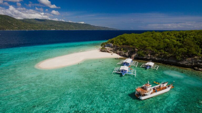 Mad-Monkey-Hostels-The-Top-10-Reasons-to-Visit-Cebu-Philippines