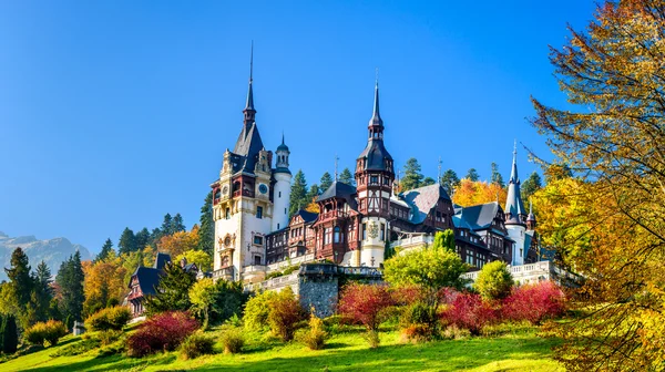 depositphotos_74166845-stock-photo-peles-castle-sinaia-romania