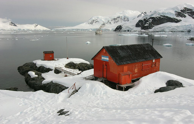 smallResearch_Station_Paradise_Bay_shutterstock_48014806-1024x683